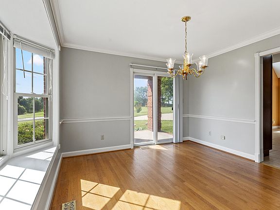 4th image of 106 La Rose Ct