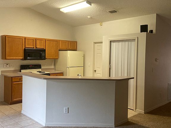 5th image of 7402 Bumelia Dr