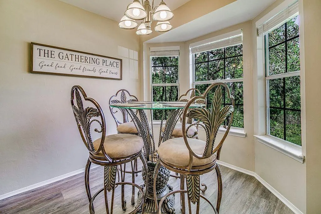 2 bed, 1078 sqft, $2,100 — Photo 4