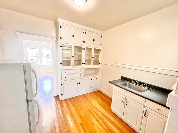 3rd image of 547 Dolores St #4