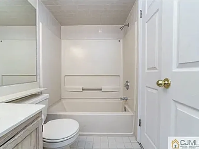 834 Waterford Dr — Photo 8