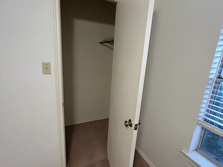 1302 Crescent St — Photo 8