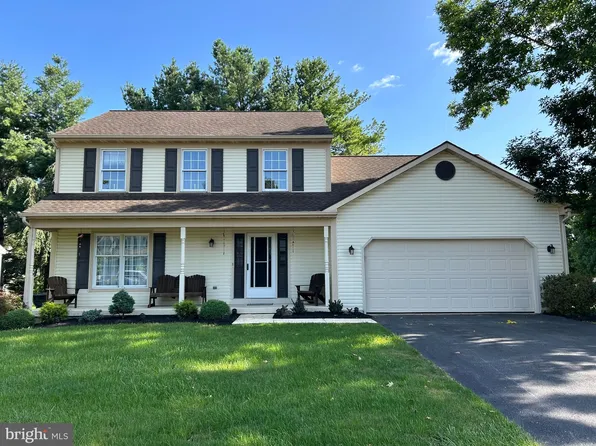 210 Sycamore Ln, New Holland, PA 17557
