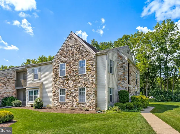 212 Greenview Dr, Lancaster, PA 17601