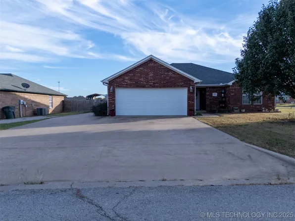 213 Laurel St, Lone Grove, OK 73443