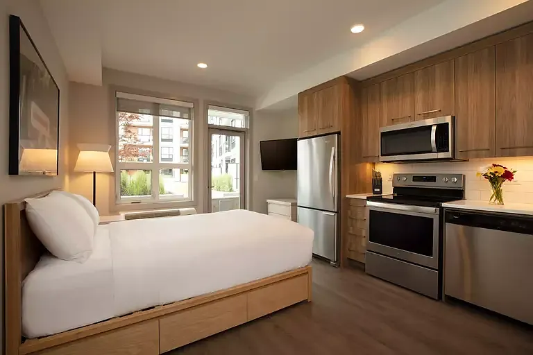 Studio, 1.0 bath, 305 sqft, $1,675 — Photo 2