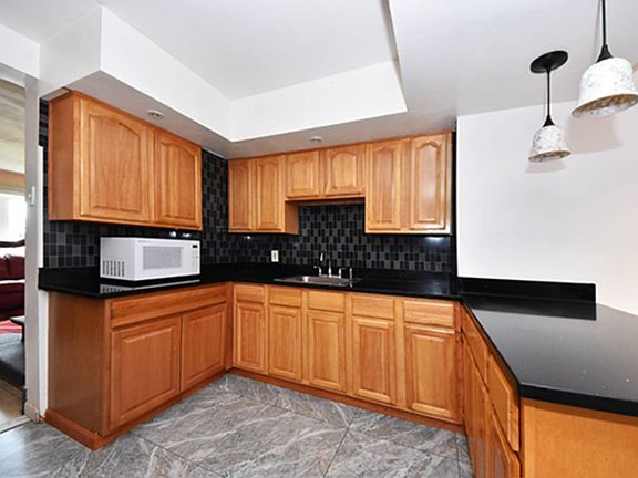 5th image of 2038 Prospect Ave