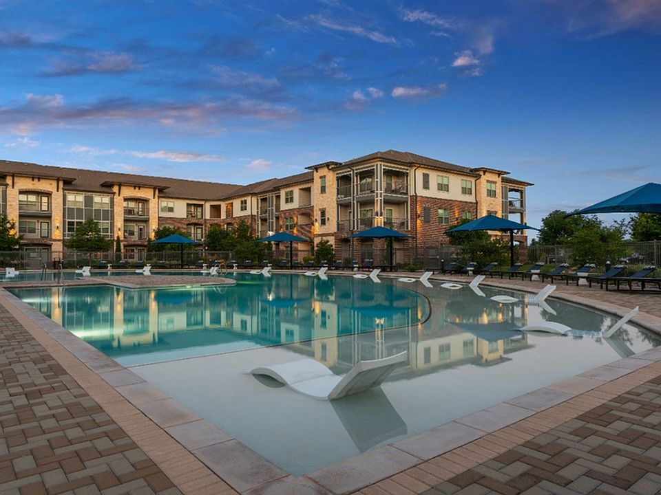 Alleia at Presidio - Saltwater Pool