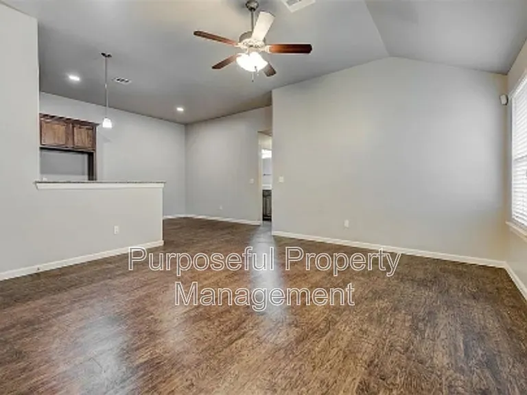 4313 Edinburg Way — Photo 6