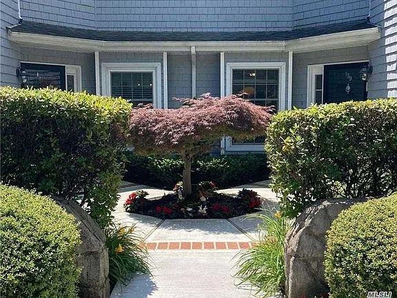 2nd image of 139 Lakebridge Dr N
