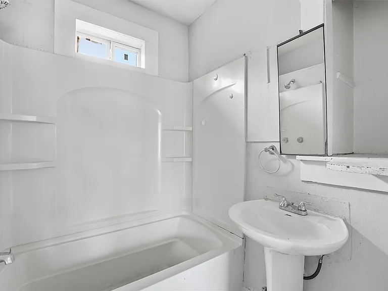 2420 Stevens St — Photo 15