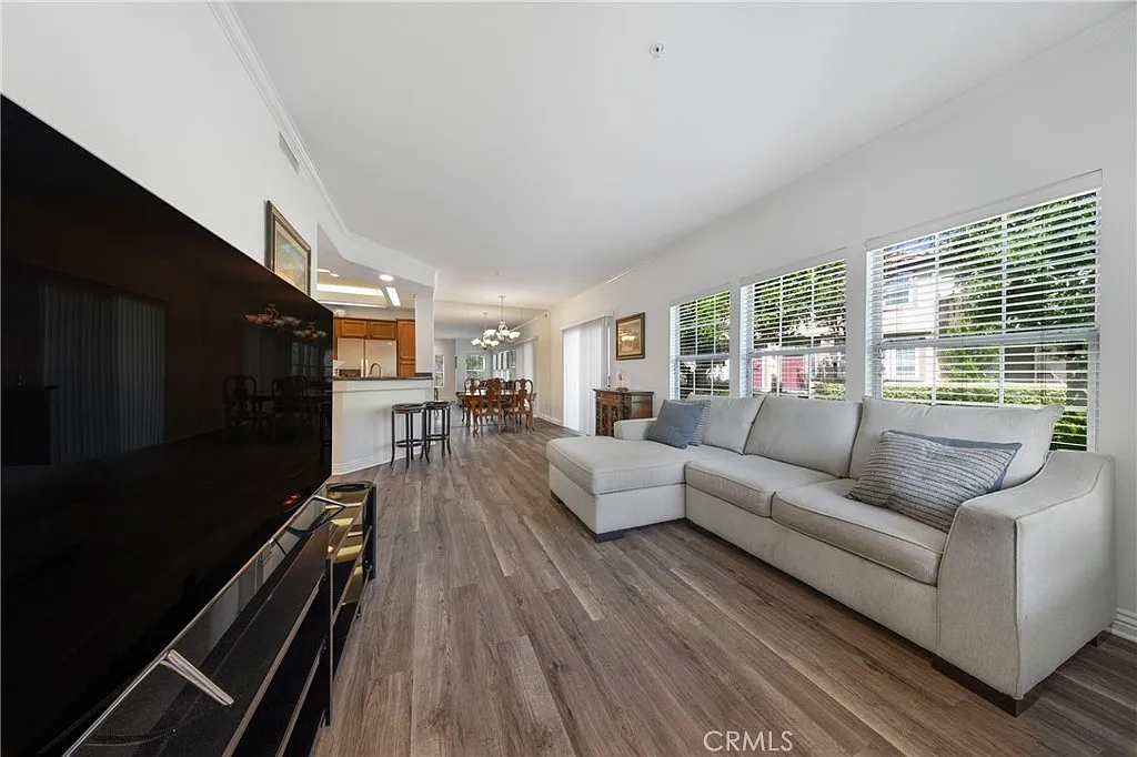 3 bed, 1141 sqft, $4,500 — Photo 4