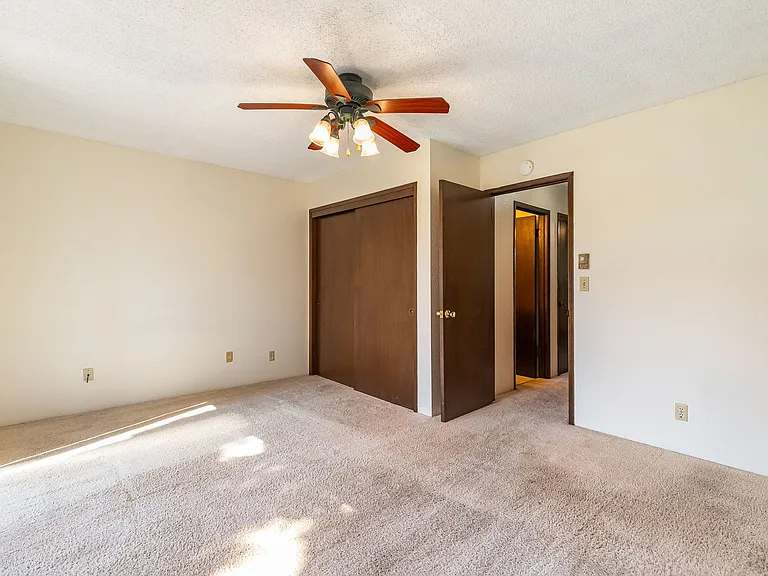 5721 Hendrickson Ave — Photo 3