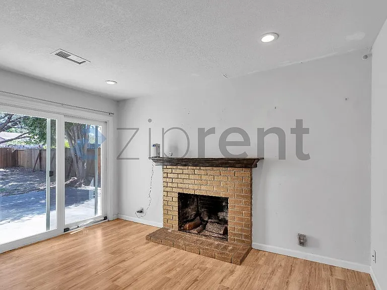 175 Mills Ln — Photo 8