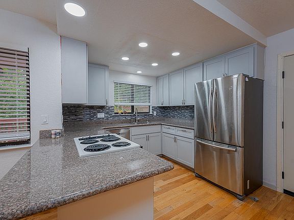 4th image of 25755 Pullen Place