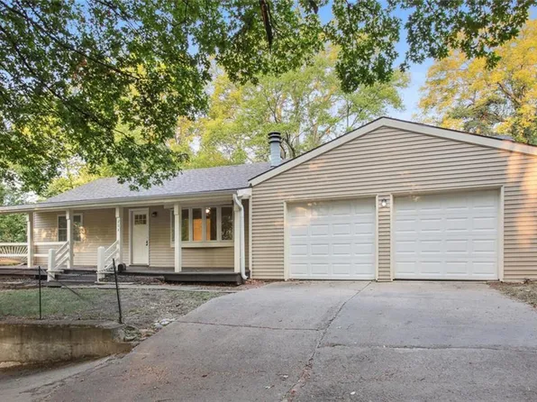 204 N Oak St, Paola, KS 66071