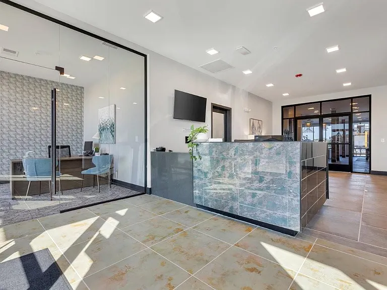 Avenue64 Apartments — Photo 14