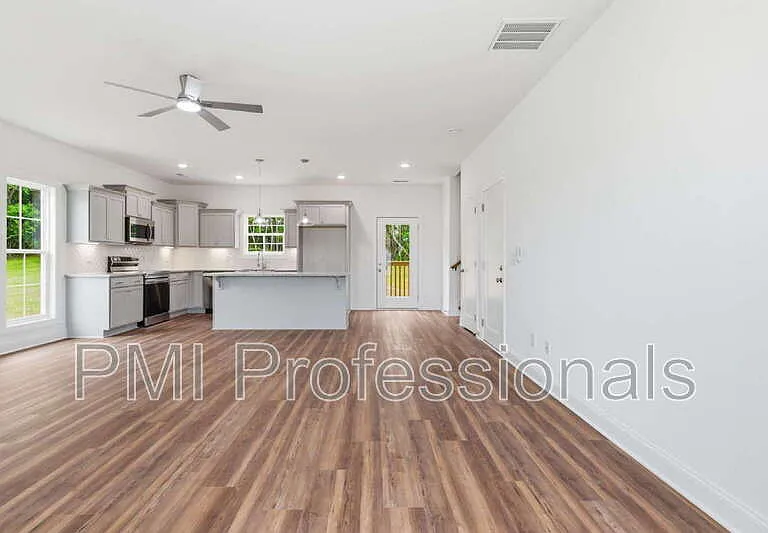 295 Spring St — Photo 4