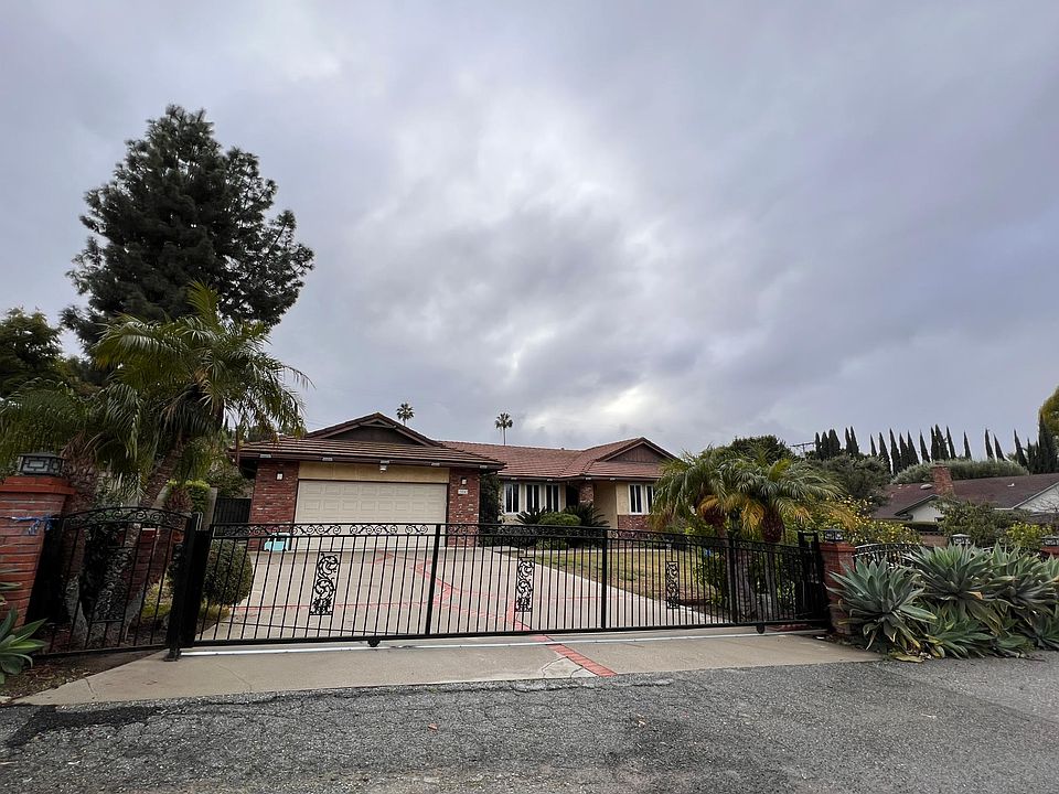 1st image of 15842 Lado De Loma Dr