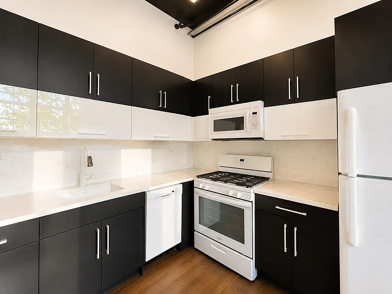 248 McKibben St #1E — Photo 11