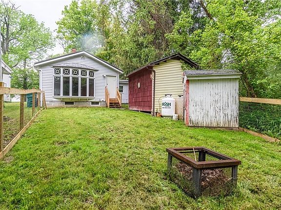 3rd image of 9675 Beachwood Park Dr