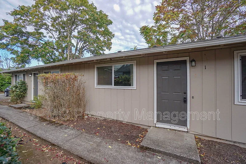2 bed, 1.0 bath, 780 sqft, $1,295 — Photo 3