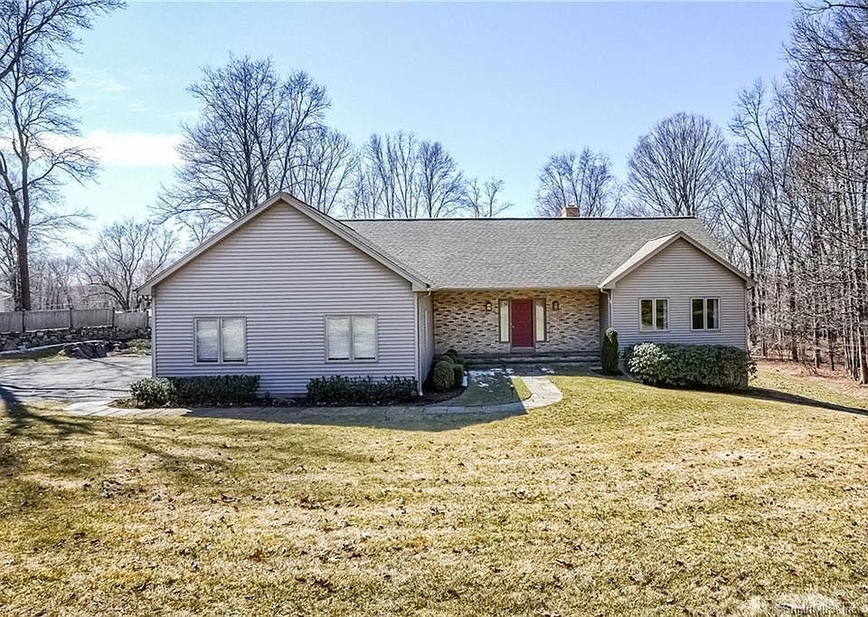 1st image of 20 Woodridge Ln
