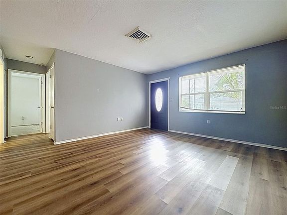 4th image of 9151 BARRINGTON LANE