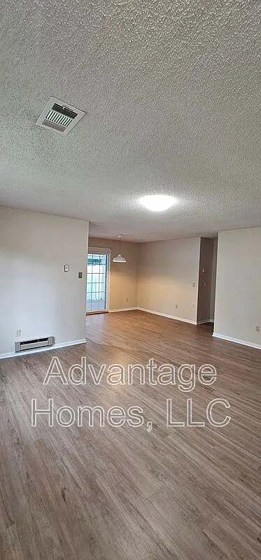 2 bed, 1.5 bath, 1056 sqft, $1,850 — Photo 3
