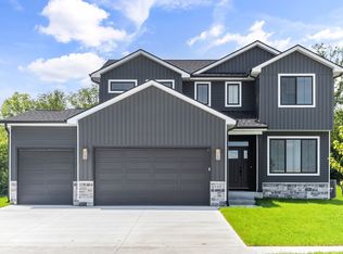 550 NW Georgetown Dr, Waukee, IA 50263