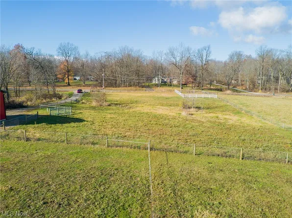 7578 Hoy Rd, Fredericksburg, OH 44627