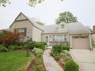 3257 Benjamin Rd, Oceanside, NY 11572