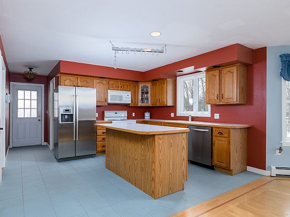 3rd image of 779 Willard St