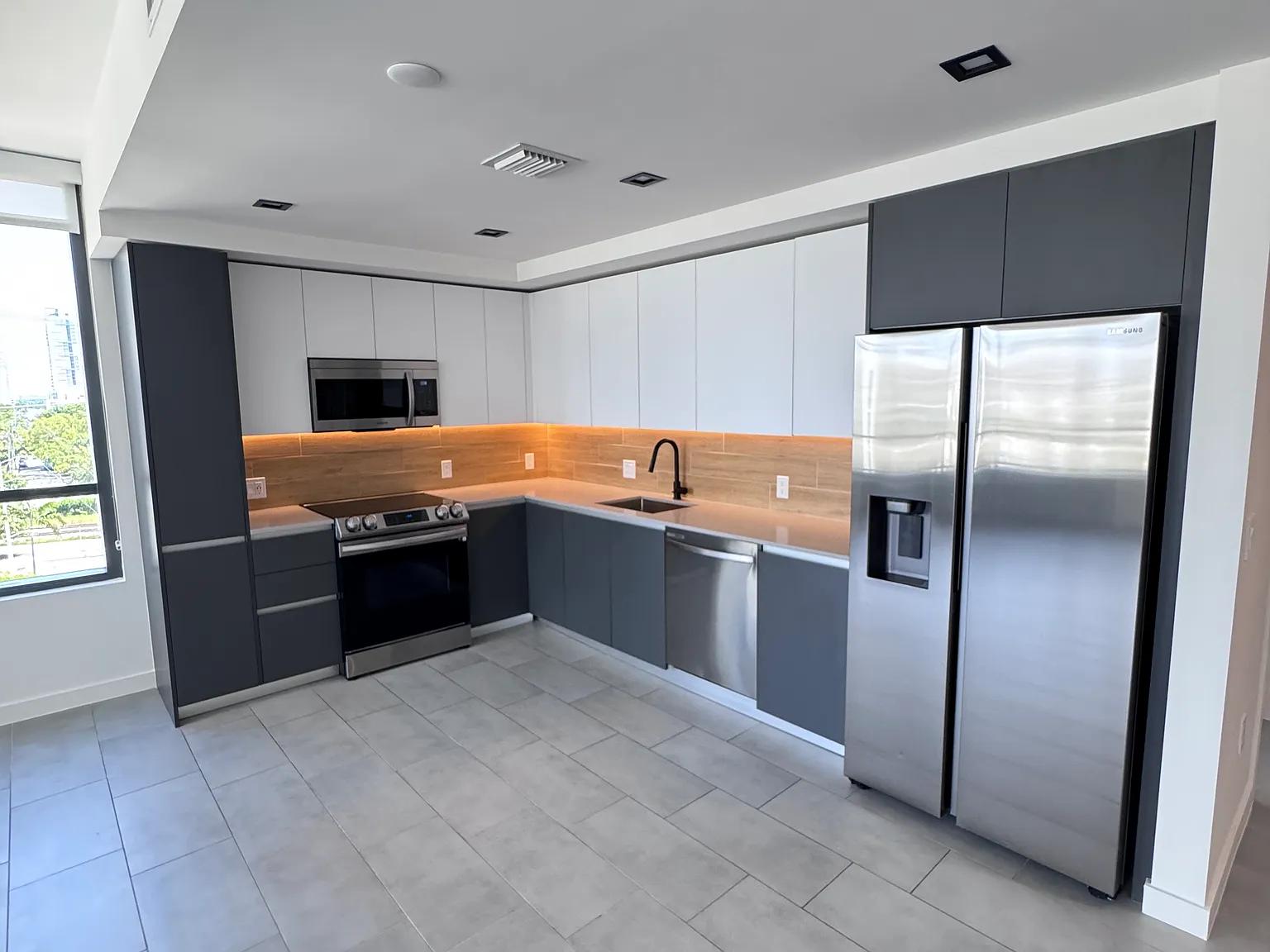 2 bed, 1080 sqft, $3,450 — Photo 1