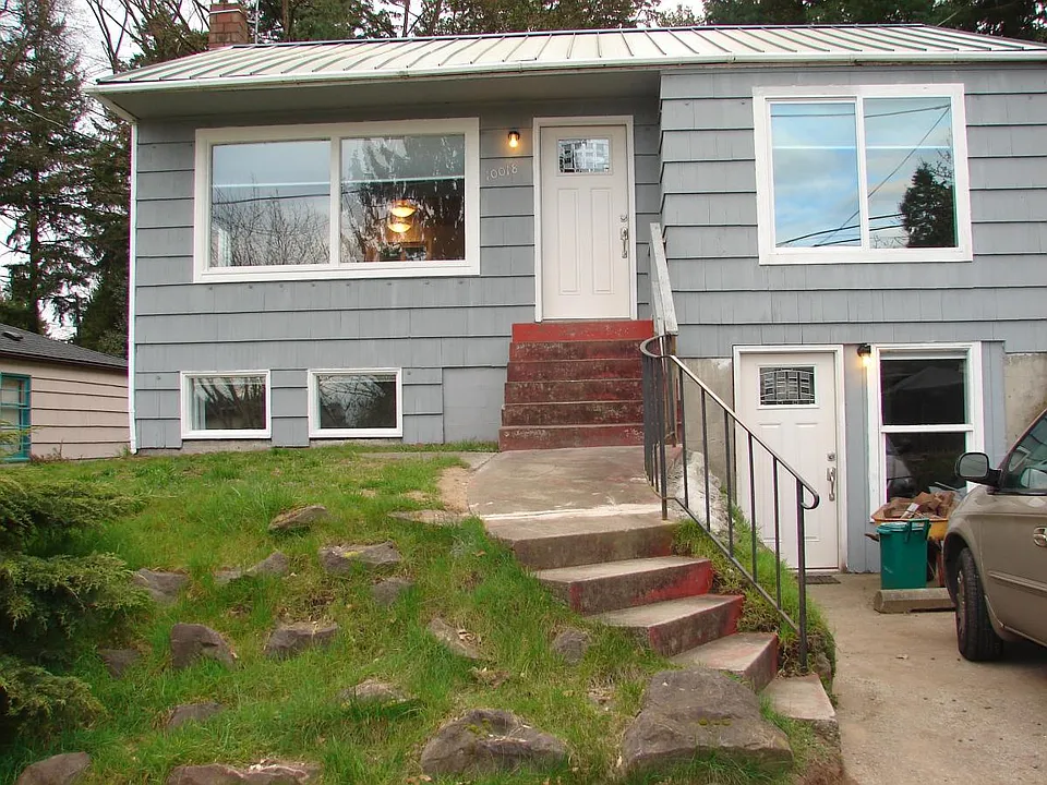 10018 8th Ave NE