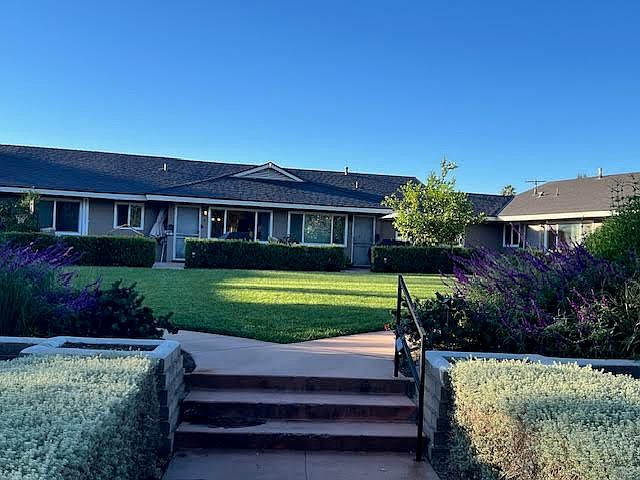Steps on Hugo Reid to apartments