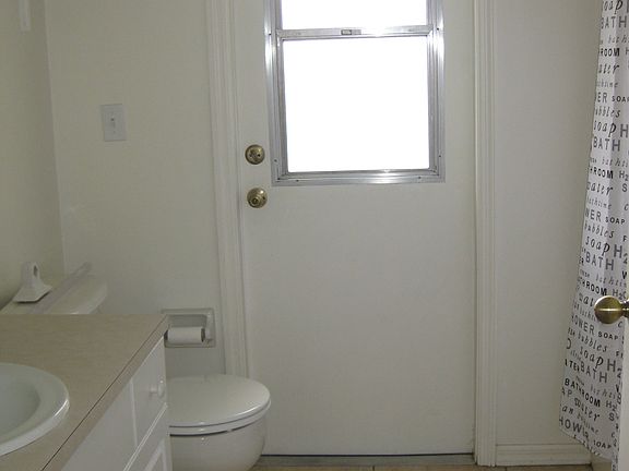 4th image of 605 SW 4th Ter