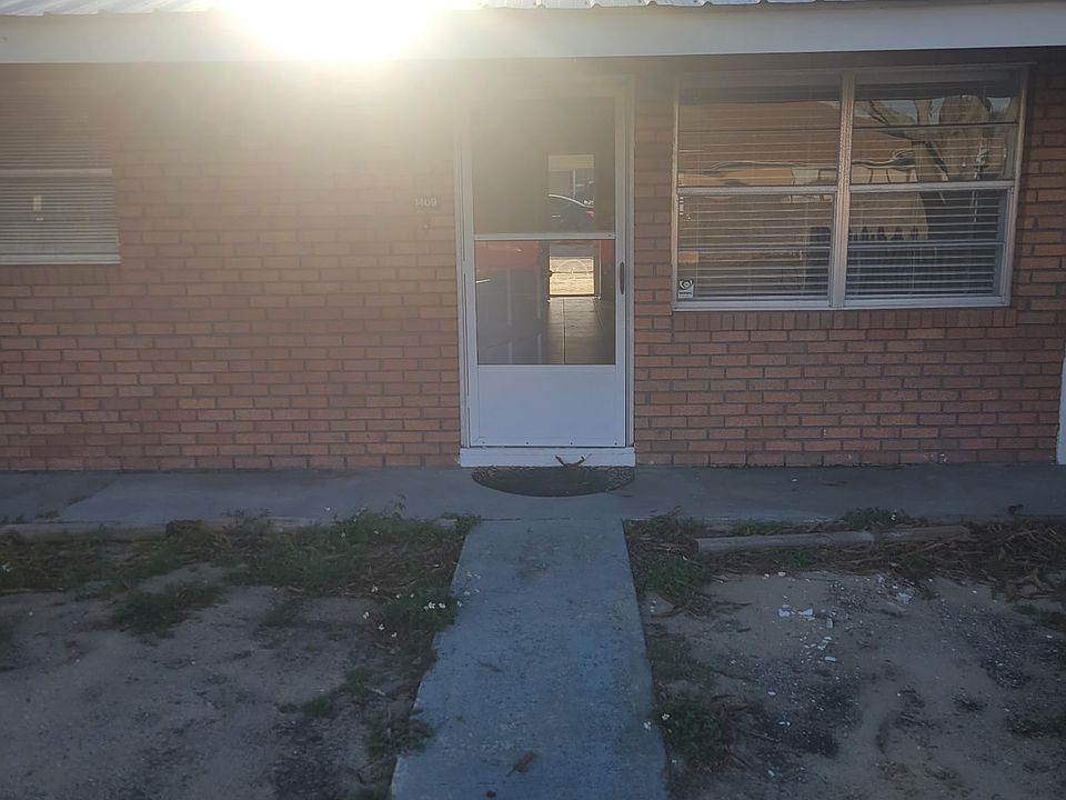 1st image of 1409 N Lake Ave
