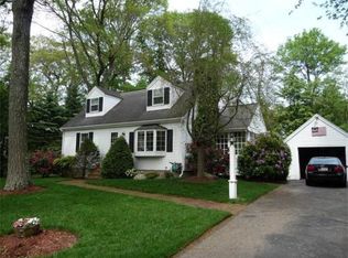 65 Crestwood Cir, Norwood, MA 02062
