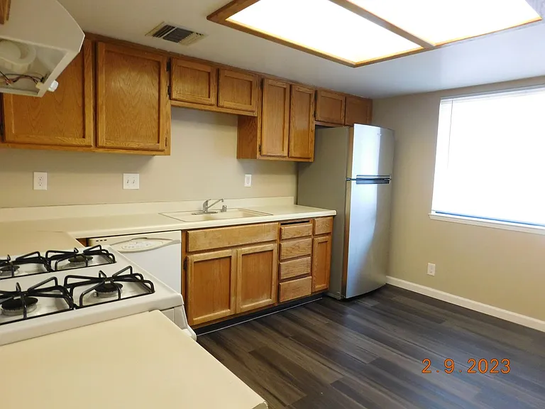 413 S Sunset St — Photo 5