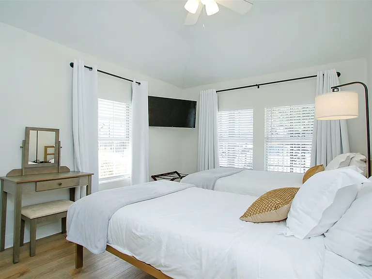 1518 Sabine St — Photo 31