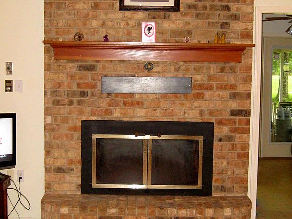 Fireplace/dining entry