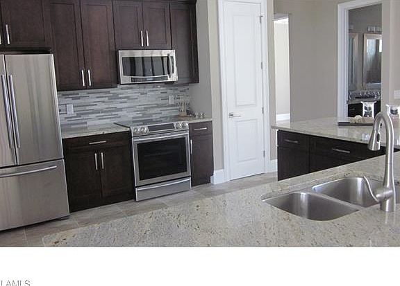 3rd image of 4918 SW 25th Pl