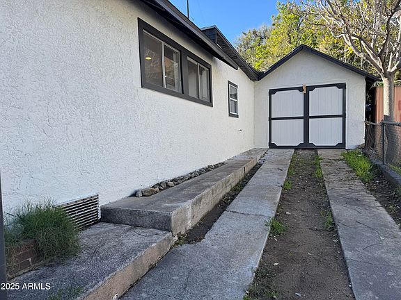 3rd image of 184 S Kent Street