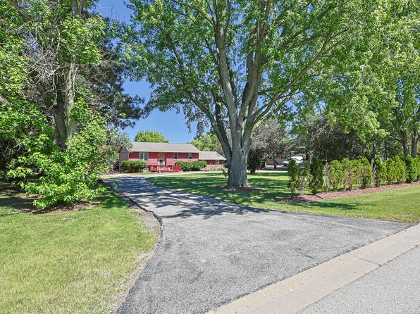 9012 Swanson Rd, Lake In The Hills, IL 60156
