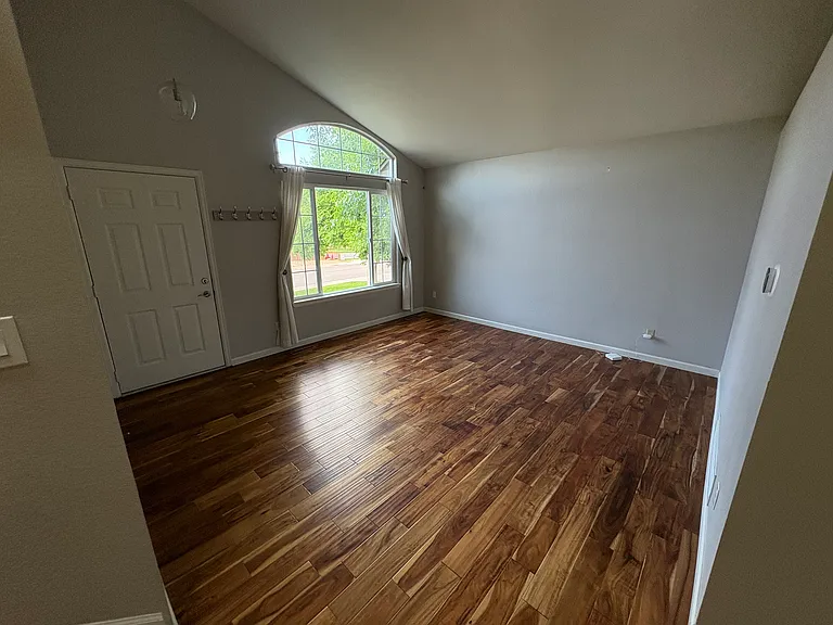 1370 Knollwood Way — Photo 3