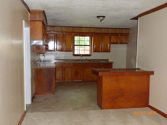 5th image of 613 E Stiers Ln