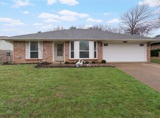306 Almond Ln, Euless, TX 76039