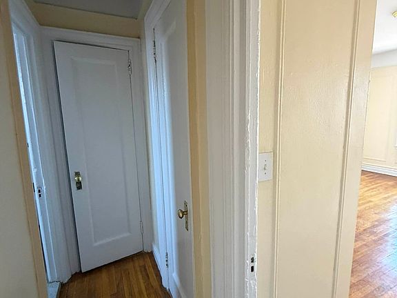 4th image of 4520 Broadway #4J
