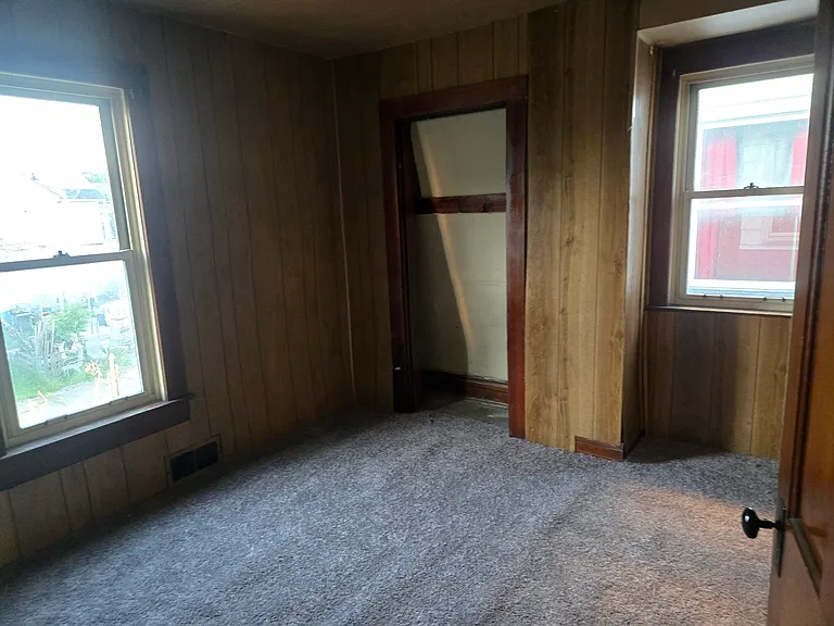 413 Bartram Ave — Photo 3